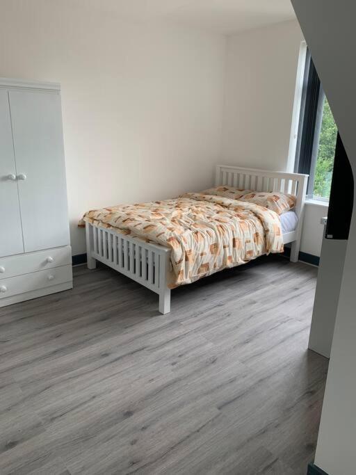 Newly Refurbished Studio, Great Location 8 Studios Nottingham Ngoại thất bức ảnh