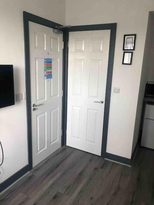 Newly Refurbished Studio, Great Location 8 Studios Nottingham Ngoại thất bức ảnh